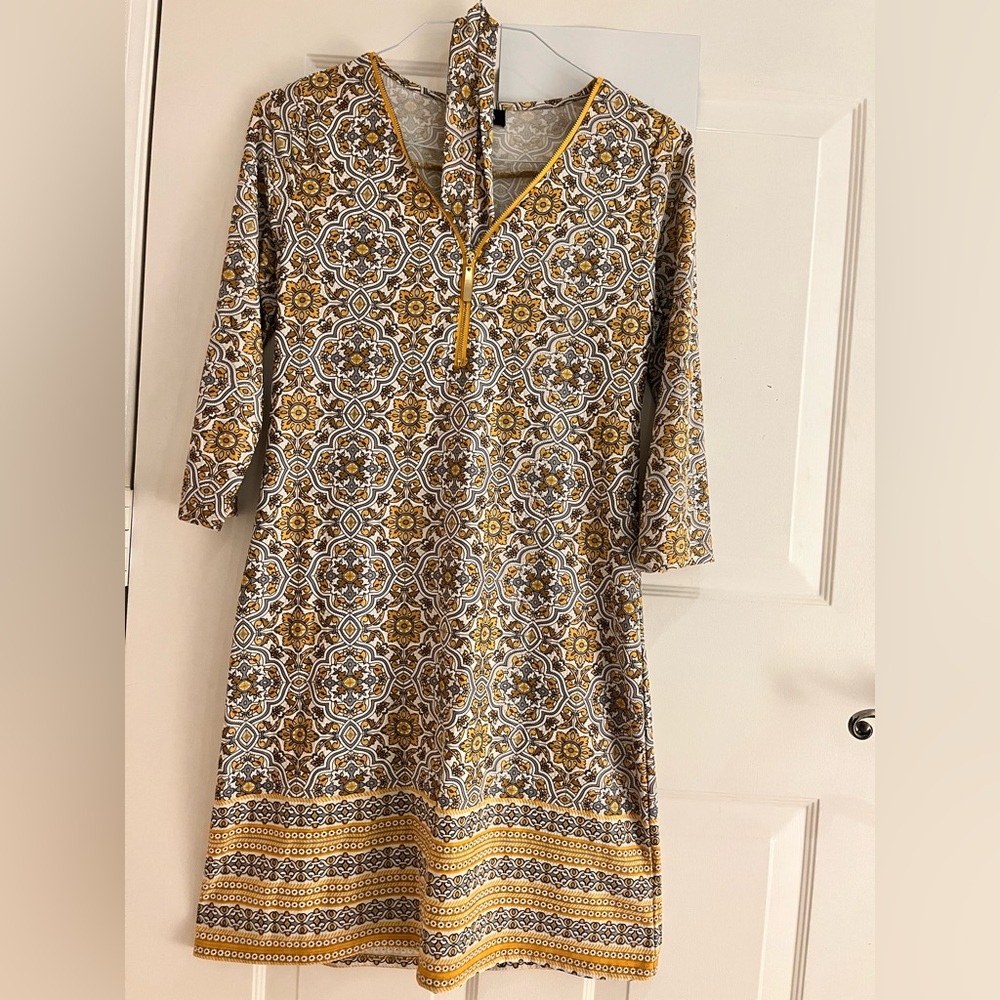 Tacera Yellow and Gray Patterned Top